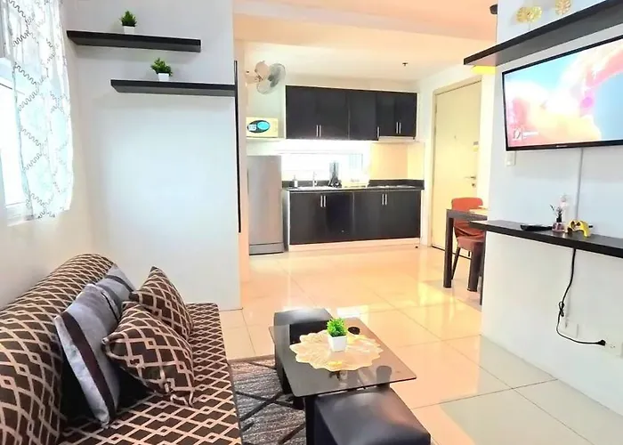 Holiday home Cozy Corner Unit Balcony With Pool View Manila