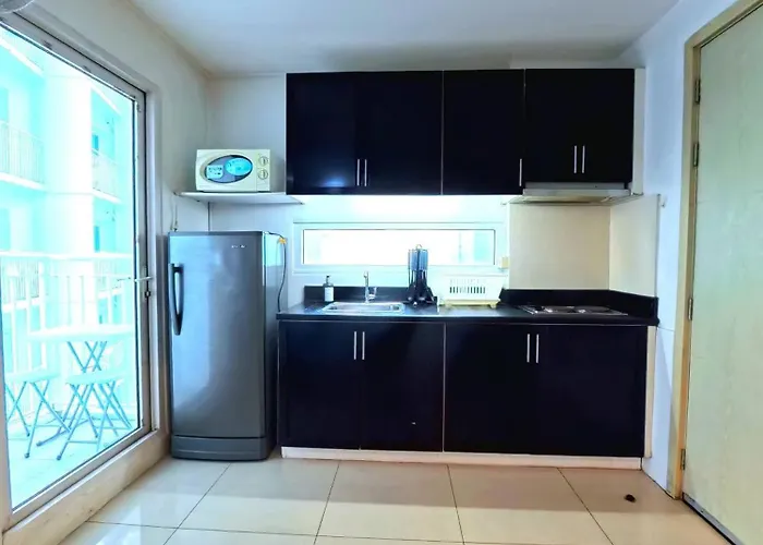 Cozy Corner Unit Balcony With Pool View Holiday home