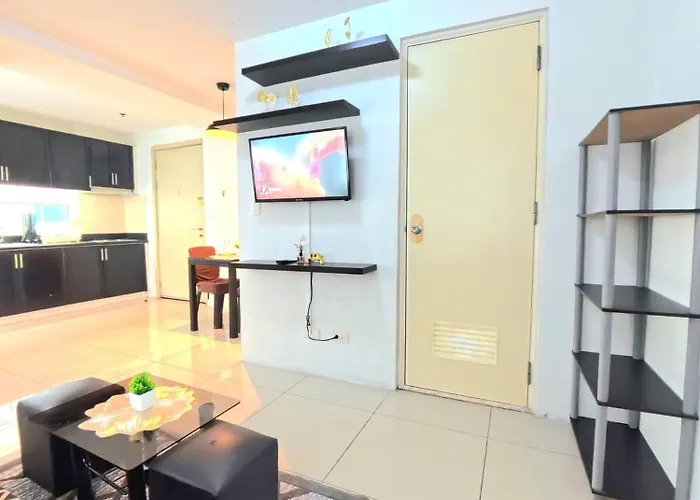 Cozy Corner Unit Balcony With Pool View * Manila