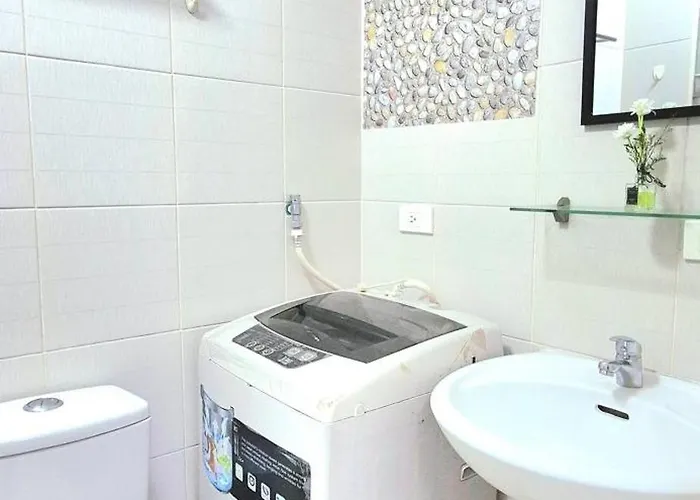 Cozy Corner Unit Balcony With Pool View Holiday home