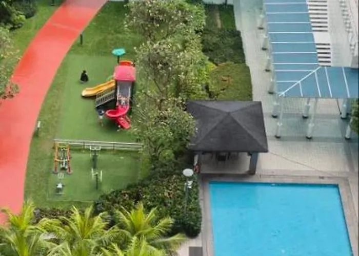 Holiday home Cozy Corner Unit Balcony With Pool View Manila