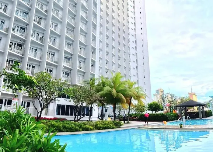Cozy Corner Unit Balcony With Pool View *