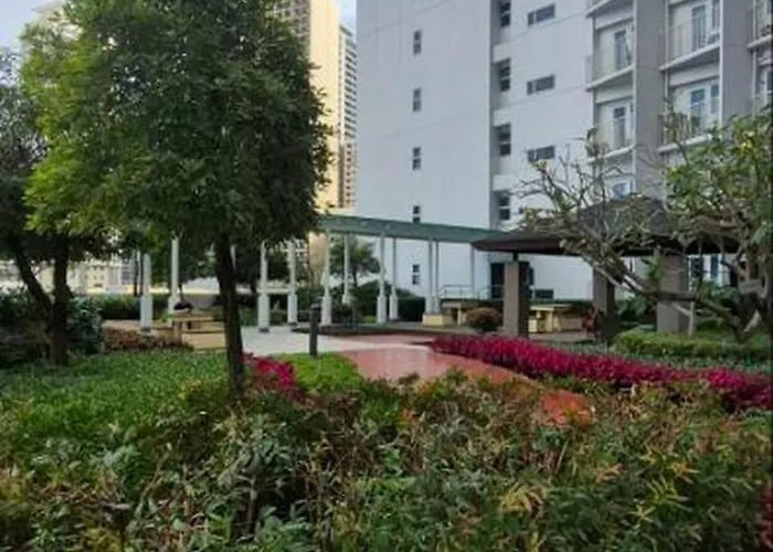 Holiday home Cozy Corner Unit Balcony With Pool View *