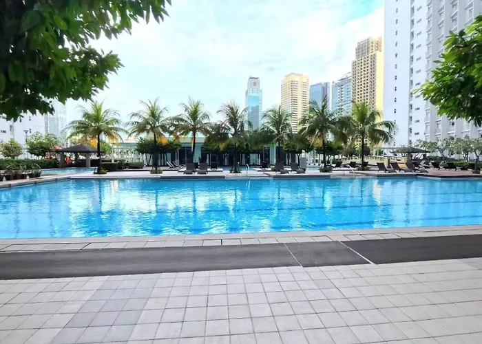Cozy Corner Unit Balcony With Pool View Holiday home *