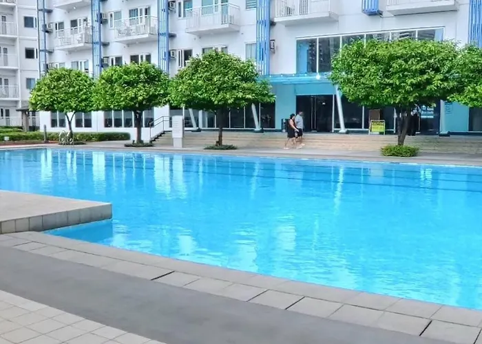 Cozy Corner Unit Balcony With Pool View